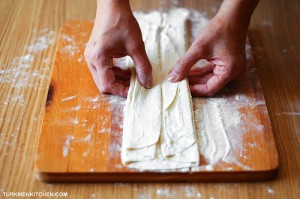 Fold the dough in a zigzag manner and sprinkle flour between each fold.