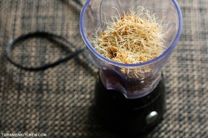 Blend wheat sprouts with water.