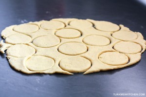 Roll the dough between your palms into ball, then roll it out with a rolling pin to a thickness of 5-6 mm. Using a glass or cookie cutter measuring about 8 cm in diameter, cut out as many circles as possible. Gather any leftover dough and repeat the process.